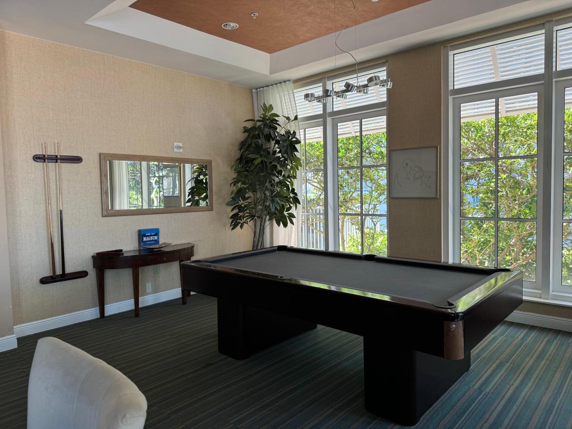 Luxury Oasis Apartment *